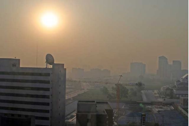 Beijing Smog Requires Headlights