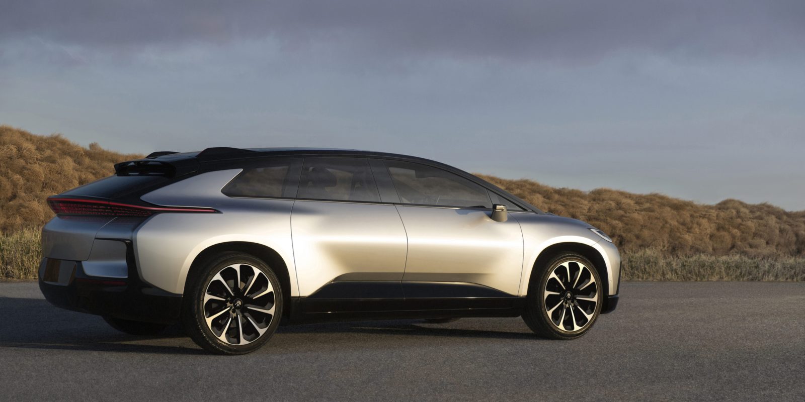 Faraday Future reveals the “FF 91”: 1050hp, 378mi EPA range, 200kW charging, self-driving; 2018 production intent