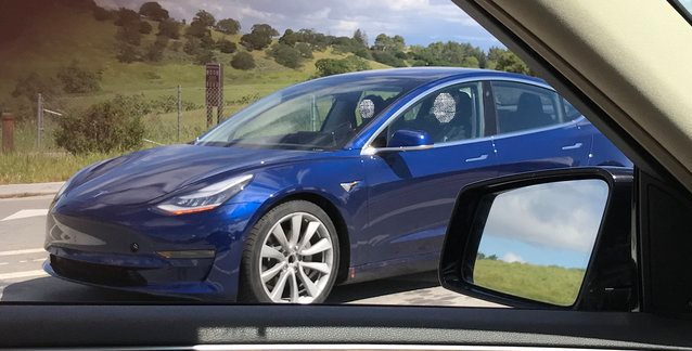 Tesla Model 3: new blue release candidate spotted testing on the highway [Video]